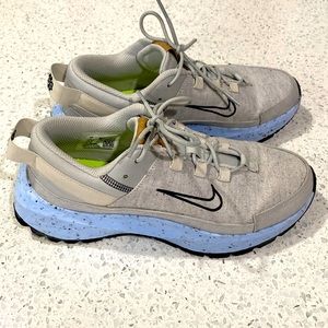 Nike size 7 in Womens shoe.